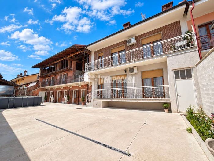 Casa con 6 locali in vendita in Via Biandrate, Foglizzo