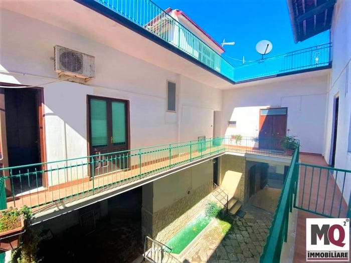 Casa con 6 locali in vendita in Corso Umberto, Mondragone