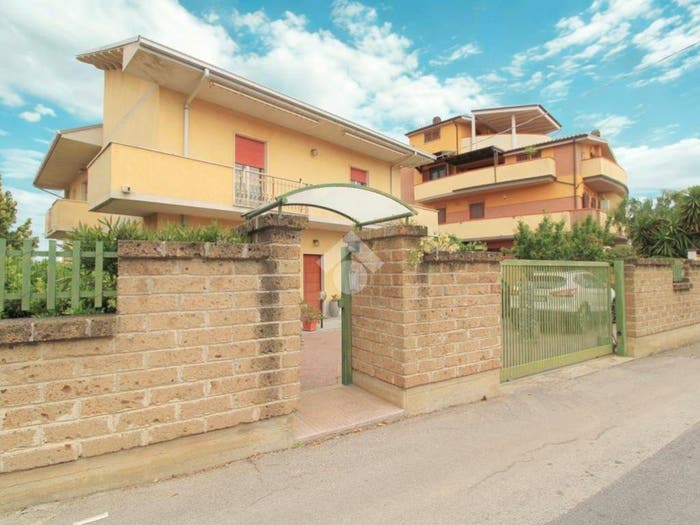 Casa con 6 locali in vendita in Strada Colle Carullo, Tirino, Pescara