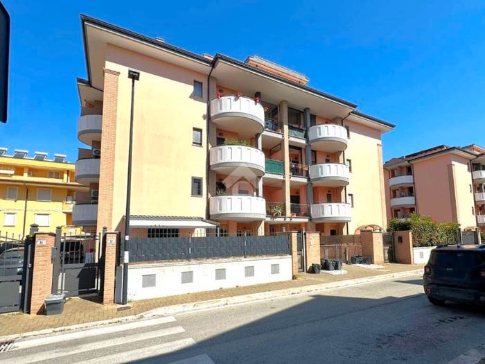Appartamento trilocale in vendita in Via Sofia, Semicentro, Aprilia