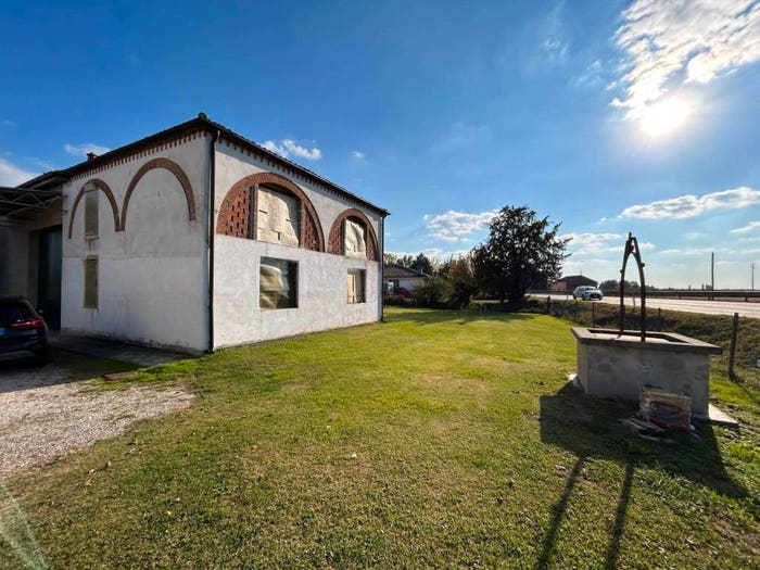 Casa con 5 locali in vendita in Via Bologna, Montalbano, Ferrara