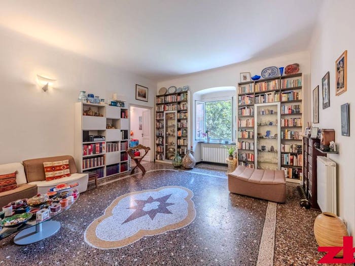 Appartamento trilocale in vendita in Via Caffa, Foce, Genova