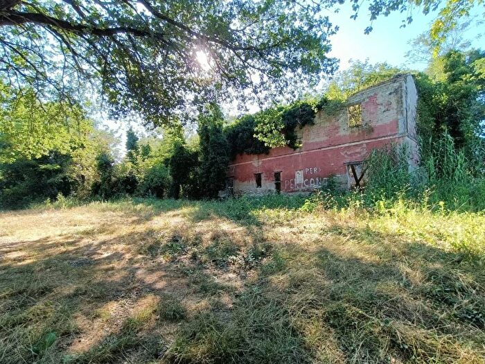 Casa con 6 locali in vendita in Via Papiria, Bellocchi Falcineto, Fano