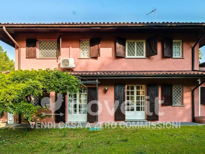 Casa con 6 locali in vendita in Via Alessandro Manzoni, Barzana
