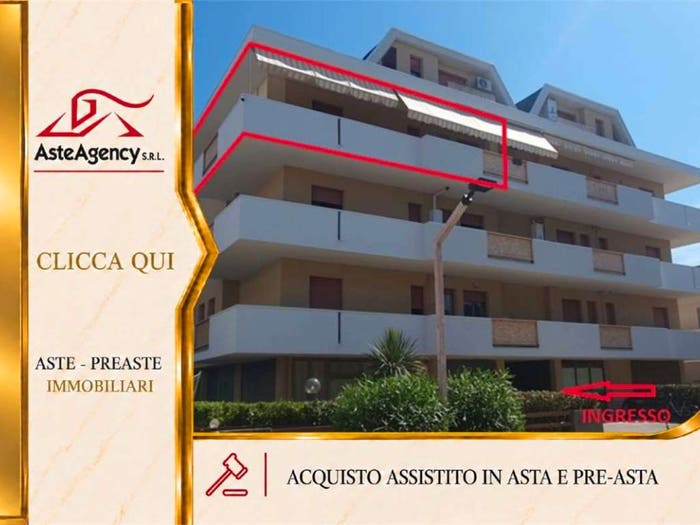 Appartamento con 6 locali in vendita in Via Vomano, Centro, Martinsicuro
