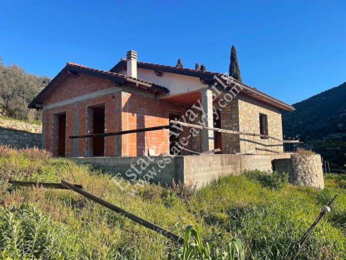 Casa quadrilocale in vendita in Via Generale Vincenzo Rossi, Due Strade, Bordighera
