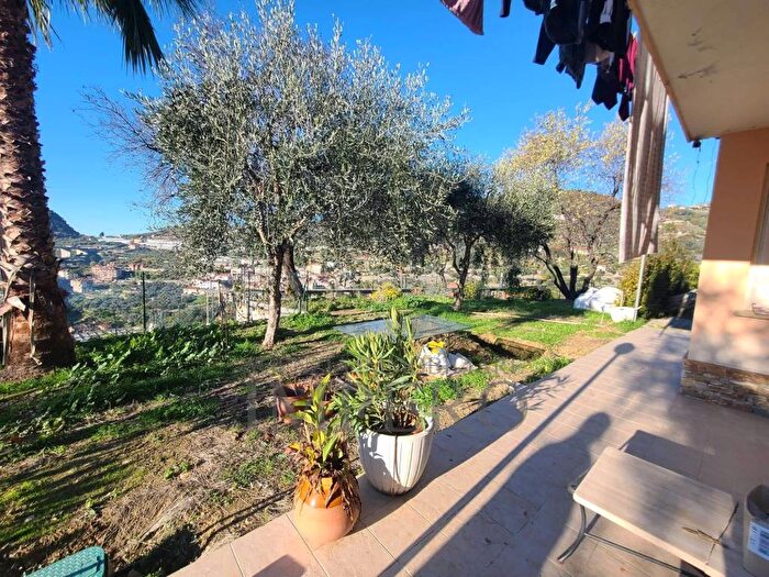 Casa con 6 locali in vendita in Strada Giambranca, Due Strade, Bordighera