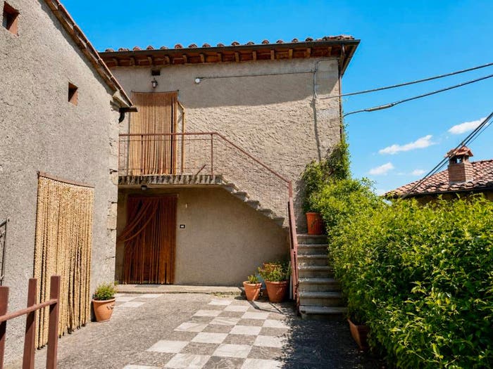 Casa con 6 locali in vendita in Villa Basilica