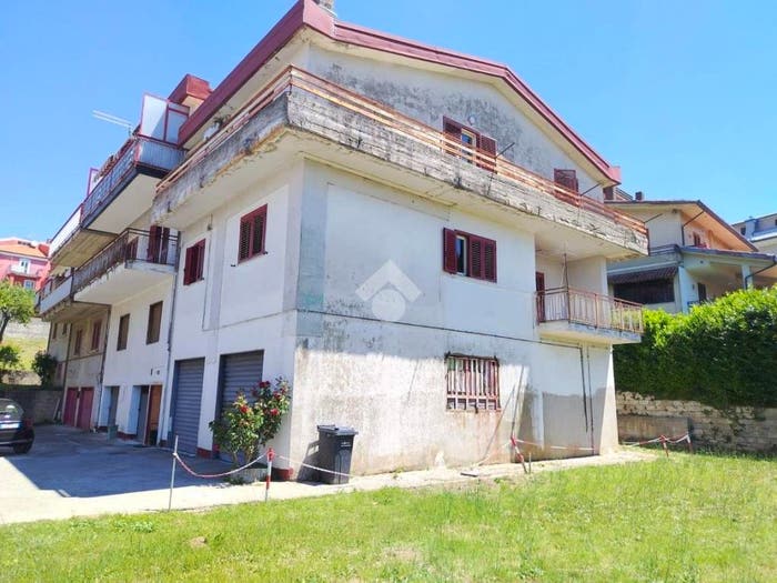 Appartamento quadrilocale in vendita in Via Calzisi, Manocalzati