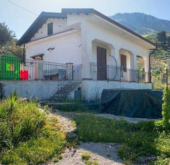 Casa quadrilocale in vendita in Contrada Suvarelli, Montelepre