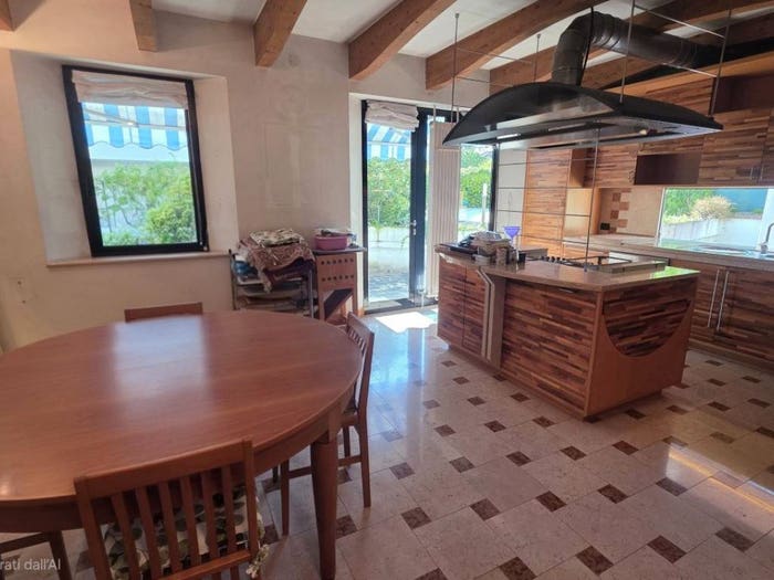 Casa con 6 locali in vendita in Via Zendrini, Castelfranco Veneto