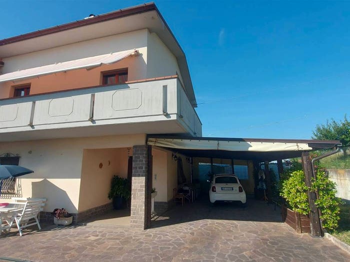 Casa con 6 locali in vendita in Via Vaccarilese, Ostra