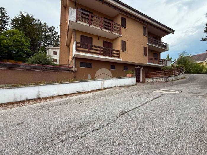 Appartamento con 6 locali in vendita in Via Achille Chiuchiarelli, Centro, Ovindoli