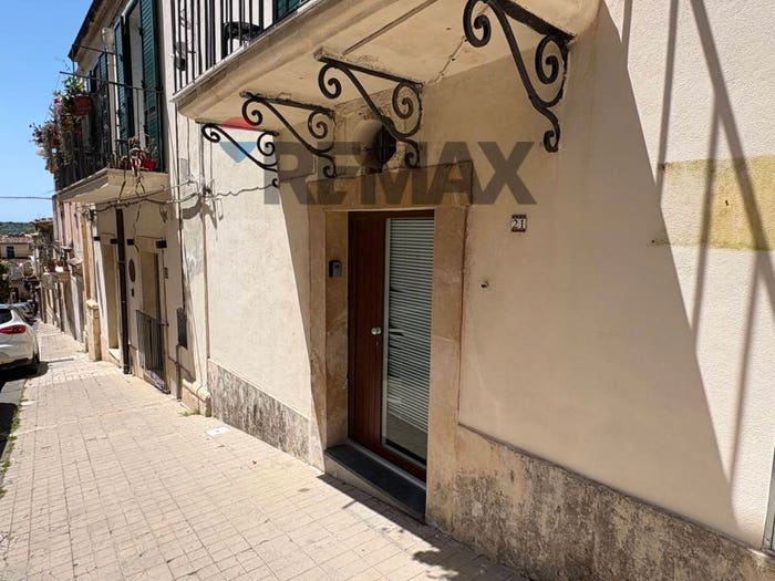 Appartamento trilocale in vendita in Via Giordano Bruno, Centro, Noto