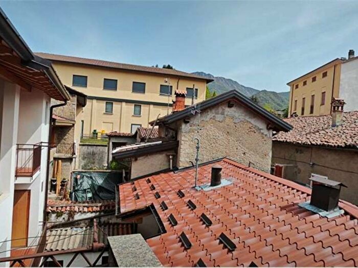 Casa trilocale in vendita in via Piazzetta, Centro, Cremeno