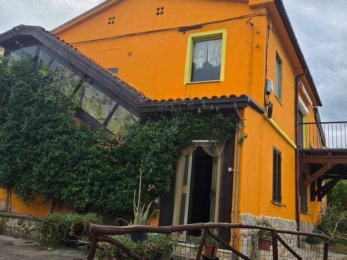 Casa con 6 locali in vendita in Contrada Chioviano Basso, Centro, Bisenti