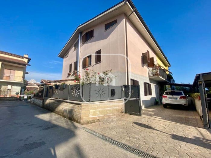 Casa con 6 locali in vendita in Via Speciano, Centro, Cave