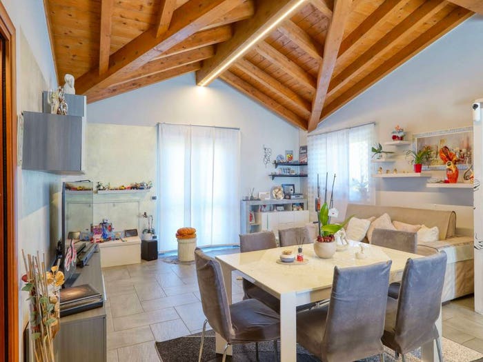Appartamento quadrilocale in vendita in Localita Molinazzo, CugliateFabiasco