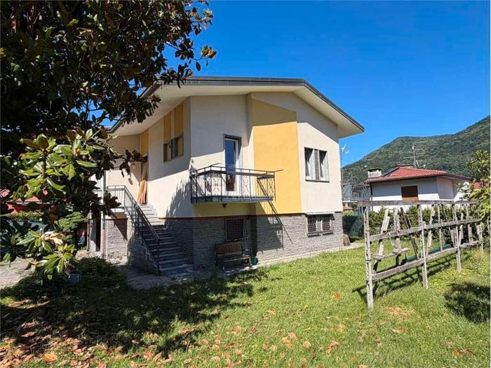 Casa con 5 locali in vendita in Centro, Brusimpiano