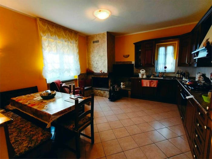 Casa quadrilocale in vendita in Casano Dogana Isola, Luni