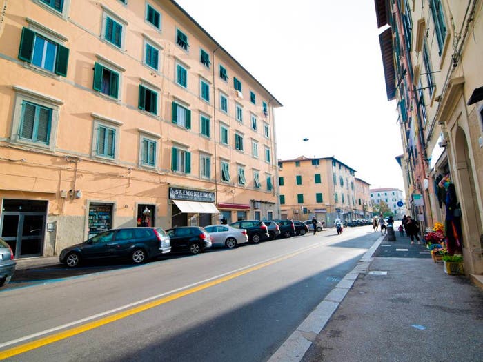 Appartamento con 6 locali in vendita in Via Giuseppe Garibaldi, Zola Galilei, Livorno