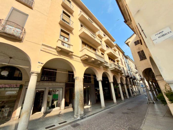 Appartamento trilocale in vendita in Via Fratelli Rosselli, Centro Storico, Novara