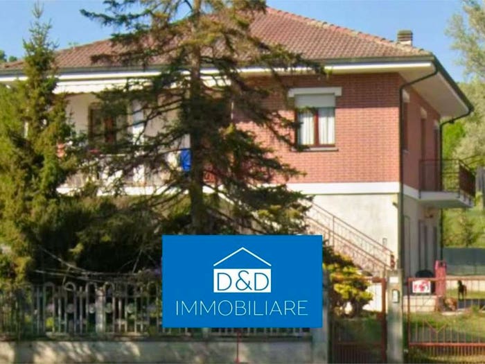 Casa con 6 locali in vendita in Via Torino, Robella