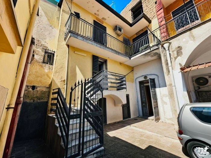 Appartamento trilocale in vendita in Via Giovanni Soriano, Centro, Acerra