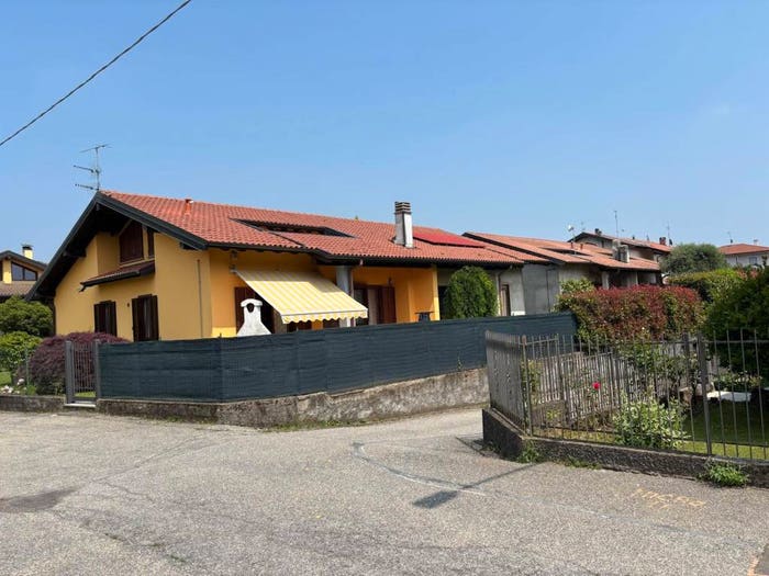 Casa quadrilocale in vendita in Via Vincenzo Bellini, Centro, Arcisate