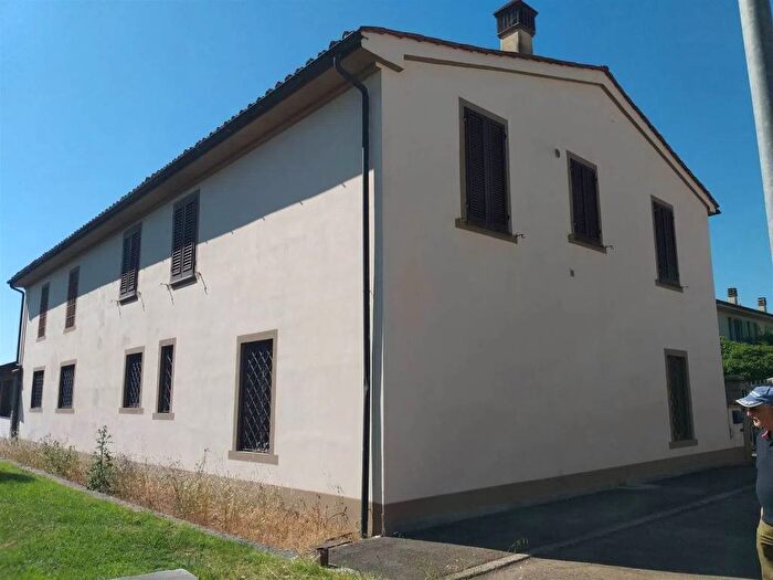 Casa con 5 locali in vendita in Ferruccia, Quarrata