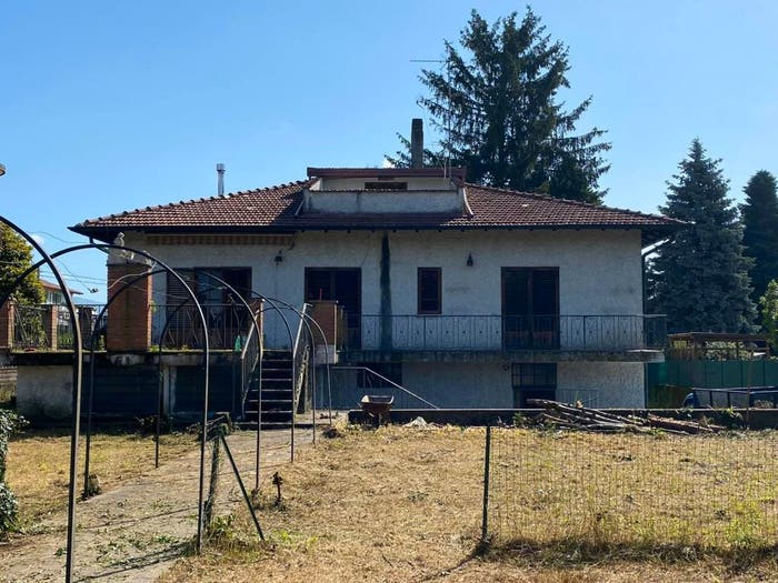 Casa con 5 locali in vendita in Via Ugo Foscolo, Casatenovo