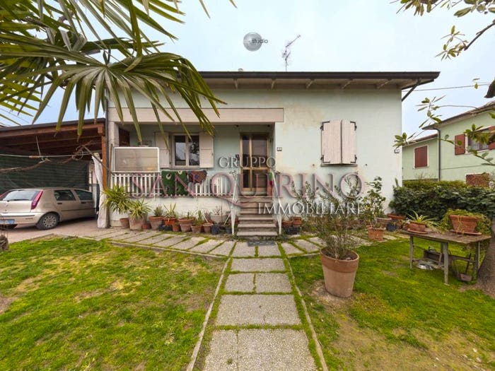 Casa con 6 locali in vendita in via beato angelico, Centro, Novellara
