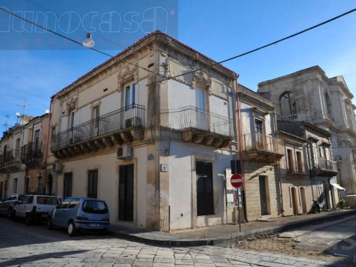Appartamento con 5 locali in vendita in Centro, Noto