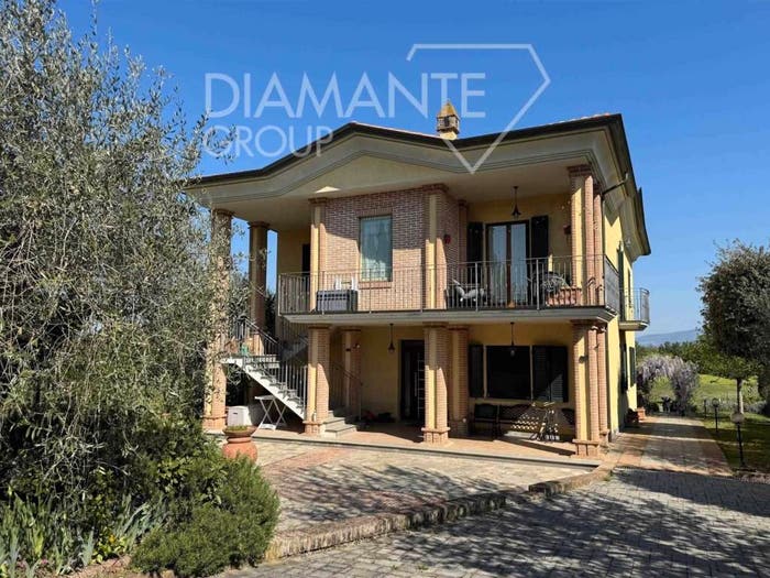 Casa con 6 locali in vendita in Soccorso, Castiglione del Lago