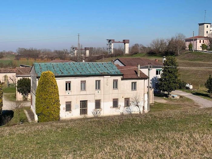 Casa con 6 locali in vendita in Roncoferraro