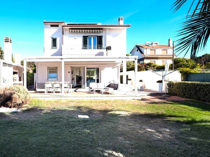 Casa quadrilocale in vendita in Viale Leonardo da Vinci, Capitana, Quartu Sant'Elena