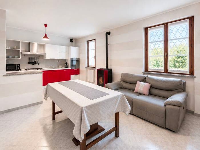 Casa con 6 locali in vendita in Via Agostino Morando, Roddi