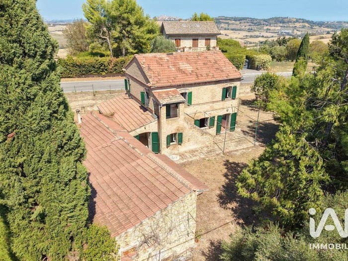 Casa con 6 locali in vendita in Strada Provinciale Bivio le Vergini Civitanova Marche, Montecosaro