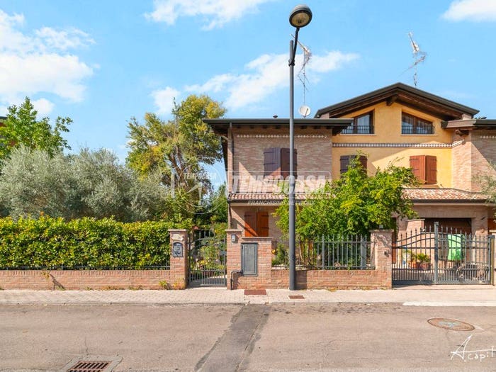 Appartamento quadrilocale in vendita in Via Gian Battista Magni, Finale Emilia