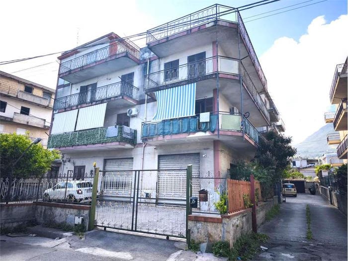 Appartamento con 6 locali in vendita in via don luigi sturzo, Centro, Carini