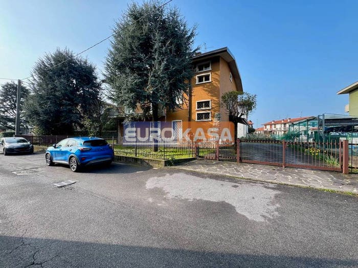 Casa con 6 locali in vendita in Via Montesanto, Osio Sopra