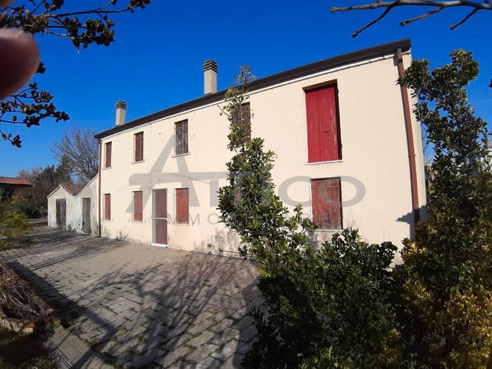 Casa con 6 locali in vendita in Ceregnano, Centro