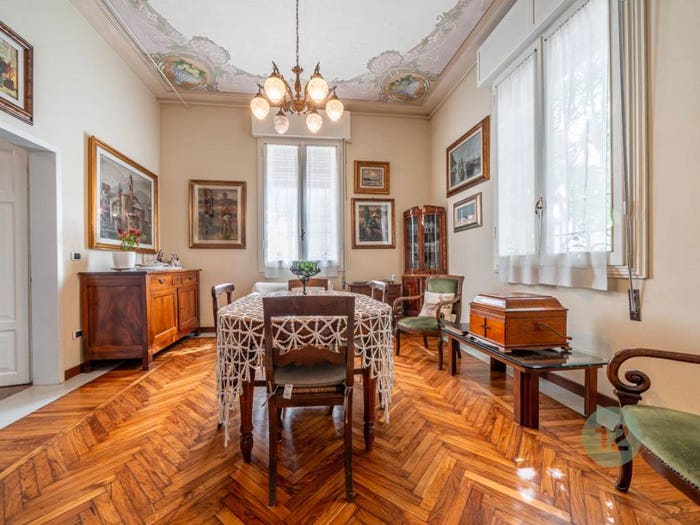 Casa con 6 locali in vendita in Via Zoldi, Centro, Novi di Modena