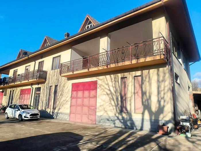 Casa con 6 locali in vendita in Borgata Pianezzo, Dogliani