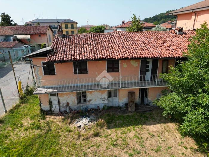 Casa con 6 locali in vendita in VIA DELLA CHIESA, Bandito, Bra