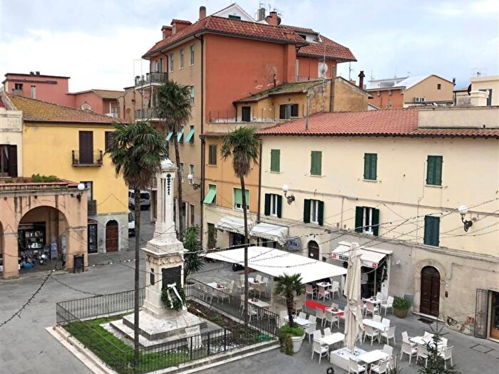 Appartamento quadrilocale in vendita in Centro, Orbetello
