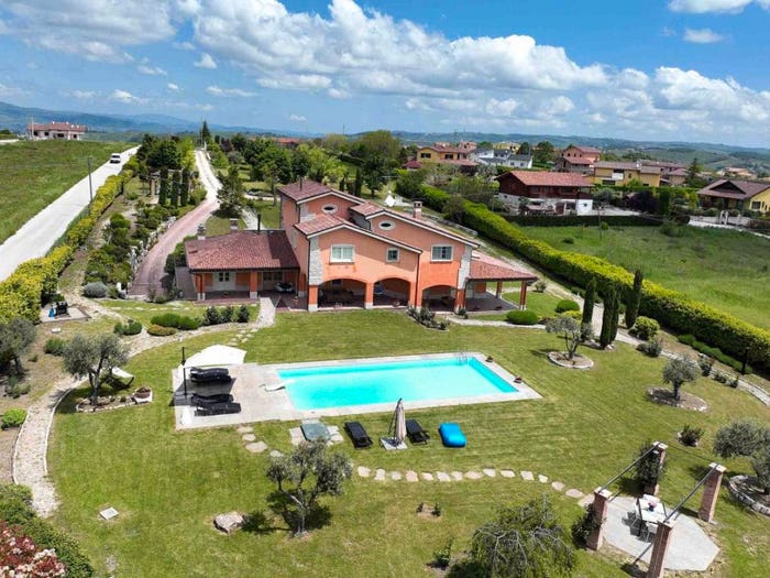Casa con 6 locali in vendita in Contrada Cerro, Oratino