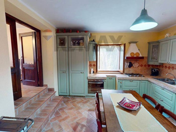 Casa quadrilocale in vendita in Frazione Cancelli, Carpello Scopoli Casenove Verchiano, Foligno