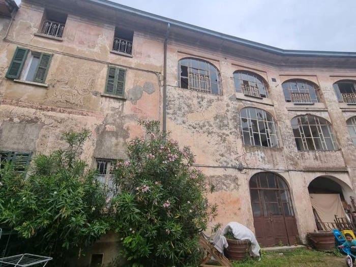 Casa con 6 locali in vendita in Via Roma, Marchirolo