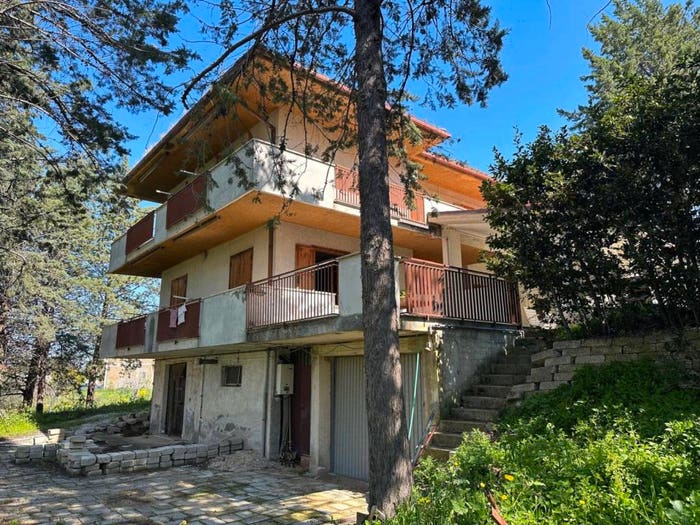 Casa con 6 locali in vendita in Via Tirassegno, Centro, Alanno